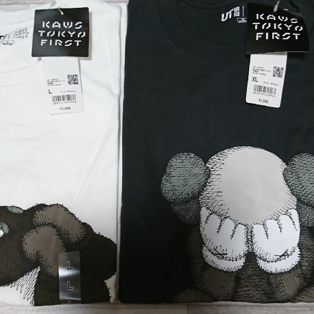 新品タグ付　UNIQLOユニクロ KAWS カウズ Tシャツ 2枚セット 1