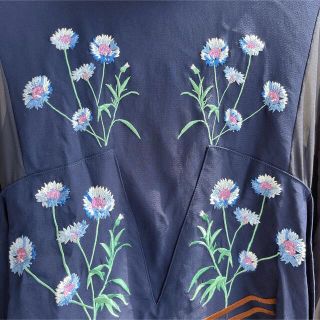 お値下げ★AKIRANAKA刺繍ブラウス