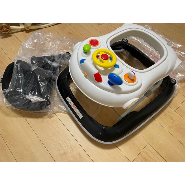 美品　西松屋 歩行器 エンジョイレーサー