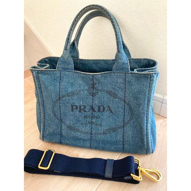 PRADA(プラダ)のPRADA プラダ カナパ ショルダー付き デニム 《ミニ(S)サイズ》 レディースのバッグ(ハンドバッグ)の商品写真