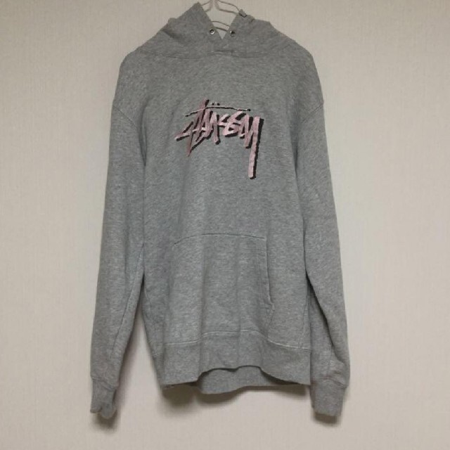 STUSSY - ステューシー プルオーバー パーカー 刺繍 ロゴ ピンク STUSSY - ステューシー プルオーバー パーカー 刺繍 ロゴ ピンク
