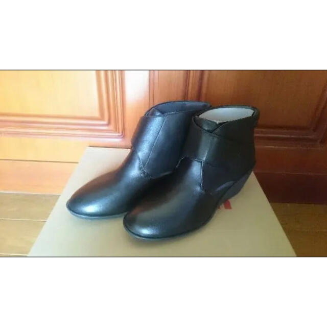 CAMPER(カンペール)のCAMPER カンペール ショートブーツ 黒 ブラック 24,5cm 新品未使用 レディースの靴/シューズ(ブーツ)の商品写真