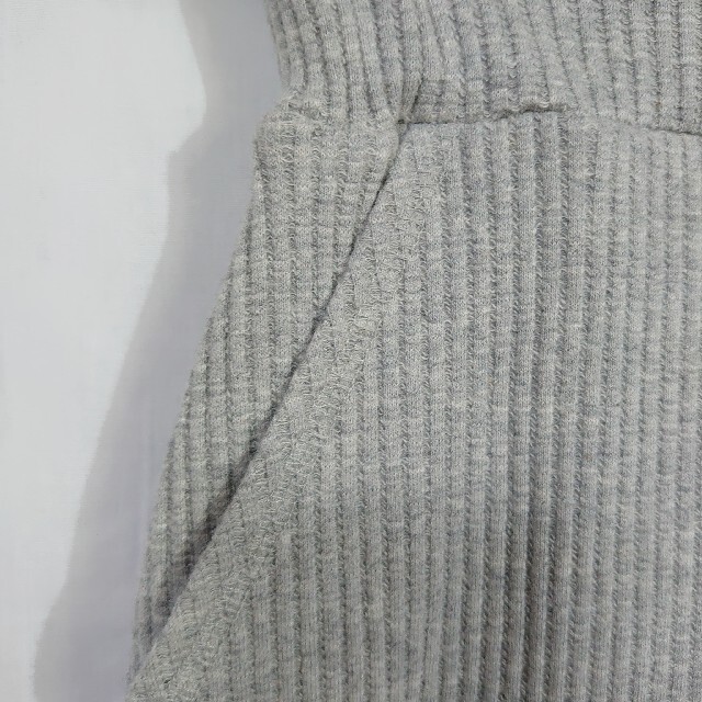 しまむら(シマムラ)の新品 未使用 しまむら ワッフルナロースカート グレー 淡灰色 L レディースのトップス(シャツ/ブラウス(長袖/七分))の商品写真