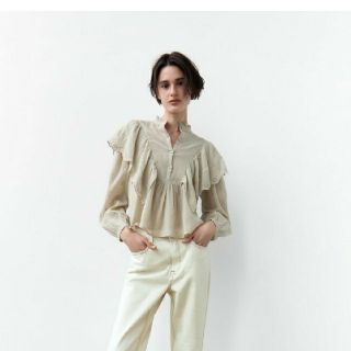 ザラ(ZARA)のZARA　フリルブラウス　ベージュ(シャツ/ブラウス(長袖/七分))