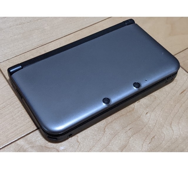 [値下げ] Nintendo 3DS LL 本体　シルバー×ブラック エンタメ/ホビーのゲームソフト/ゲーム機本体(携帯用ゲーム機本体)の商品写真