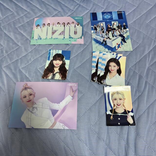 NiziU(ニジュー)のNiziU Light it up ラントレ エンタメ/ホビーのタレントグッズ(アイドルグッズ)の商品写真