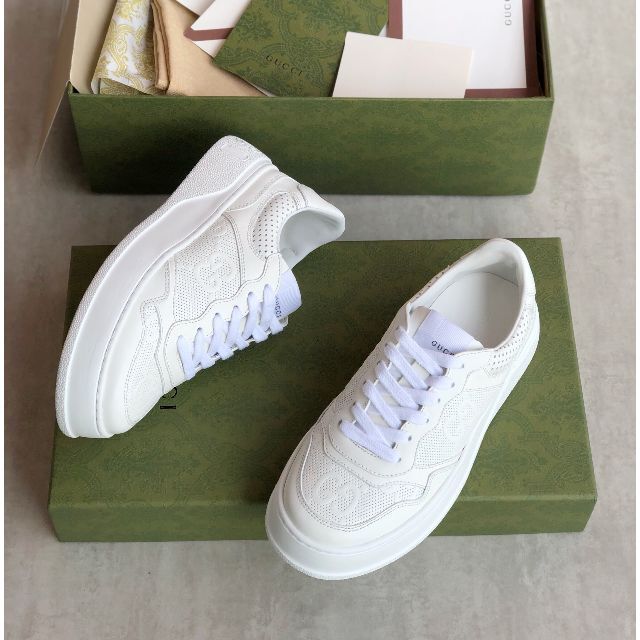 100%新品SALE Gucci - グッチ GGエンボス ウィメンズ スニーカーの通販