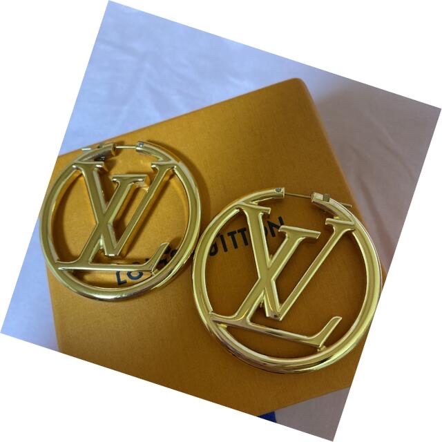 LOUIS VUITTON - ♡LOUIS VUITTON♡ルイヴィトンロゴピアス♡の通販 by