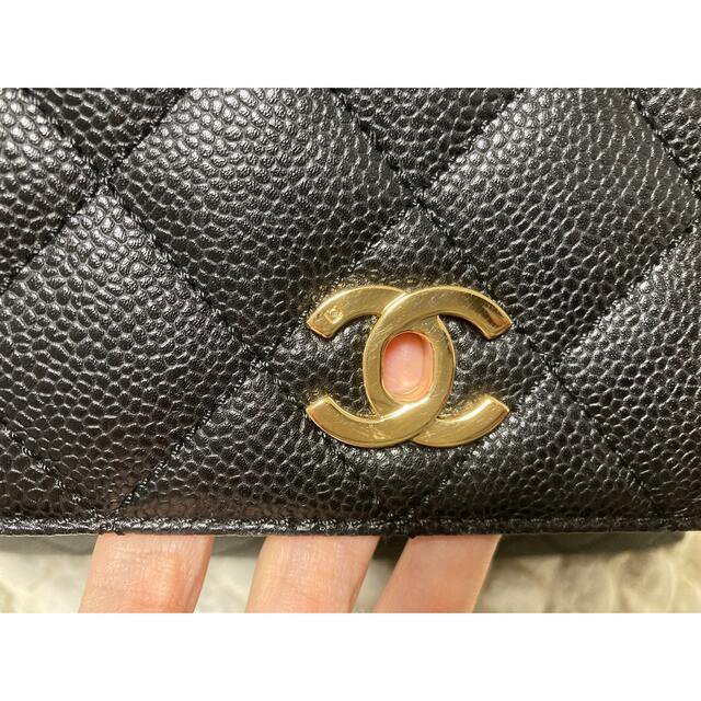 CHANEL(シャネル)のシリアル有】シャネル　マトラッセ　キャビアスキン　ゴールド金具 レディースのバッグ(ハンドバッグ)の商品写真