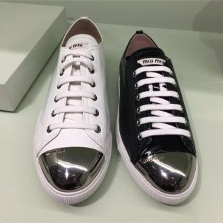 ミュウミュウ メタル スニーカー(レディース)の通販 48点 | miumiuの ミュウミュウ メタル スニーカー(レディース)の通販 48点 | miumiuの