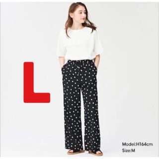 ジーユー(GU)のL ブラック　ドットプリントイージーパンツ　新品未使用　GU H&M ZARA(カジュアルパンツ)