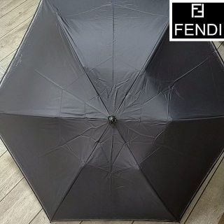 フェンディ(FENDI)の美品　フェンディ　晴雨兼用　日傘　折りたたみ　柄　ロゴ　紺　傘袋付き　メンズ(傘)