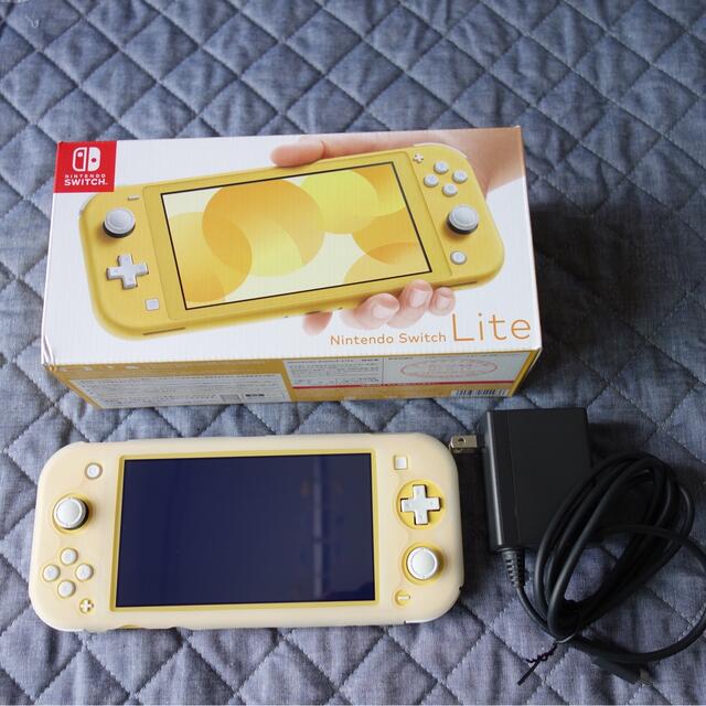 Nintendo Switch(ニンテンドースイッチ)の美品　Nintendo Switch Lite イエロー エンタメ/ホビーのゲームソフト/ゲーム機本体(携帯用ゲーム機本体)の商品写真