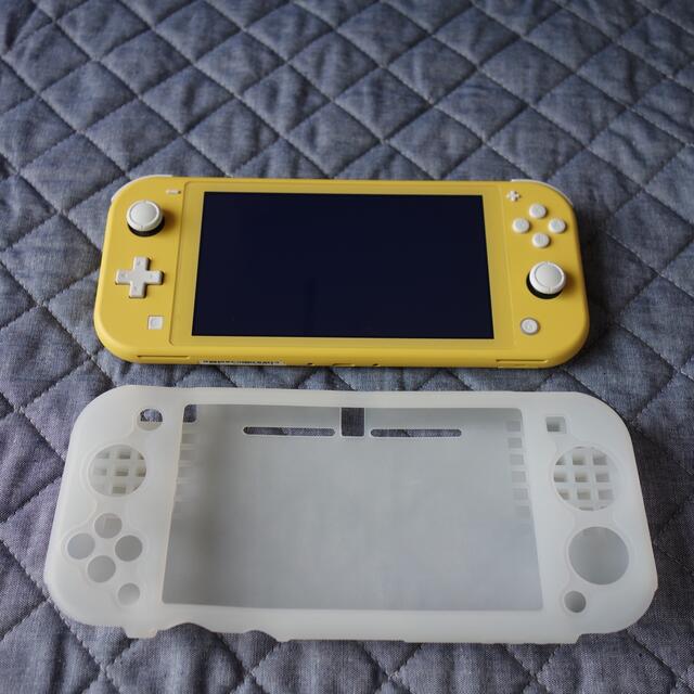 Nintendo Switch(ニンテンドースイッチ)の美品　Nintendo Switch Lite イエロー エンタメ/ホビーのゲームソフト/ゲーム機本体(携帯用ゲーム機本体)の商品写真