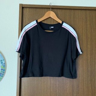 エイチアンドエム(H&M)のサイドラインショート丈Tシャツ(Tシャツ(半袖/袖なし))
