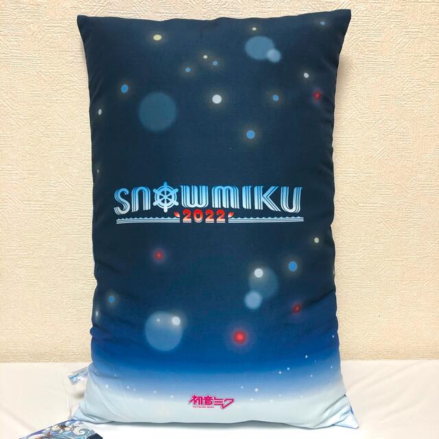 SEGA(セガ)の【送料無料】希少品 新品 初音ミク プレミアムアートクッション 雪ミク エンタメ/ホビーのおもちゃ/ぬいぐるみ(キャラクターグッズ)の商品写真