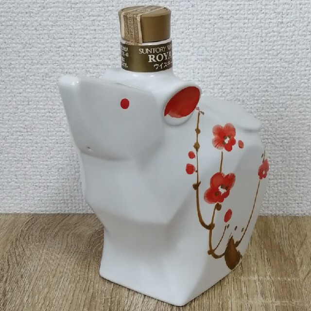 サントリーローヤル 干支 子歳ボトル 600ml43% 未開栓 箱なし③ サントリーローヤル 干支 子歳ボトル 600ml43% 未開栓 箱なし③