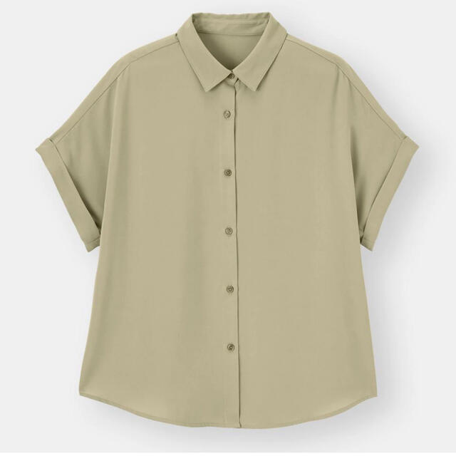 GU(ジーユー)のGU エアリーシャツ カーキ Sサイズ レディースのトップス(シャツ/ブラウス(半袖/袖なし))の商品写真
