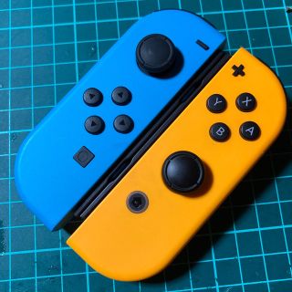 ニンテンドースイッチ(Nintendo Switch)のジョイコン  ★ネオンブルー・オレンジ★        作動品　美品(家庭用ゲーム機本体)