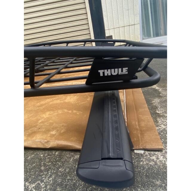 THULE(スーリー)のTHULE ルーフラック(TH859XT) ×ベースキャリアセット 自動車/バイクの自動車(車種別パーツ)の商品写真