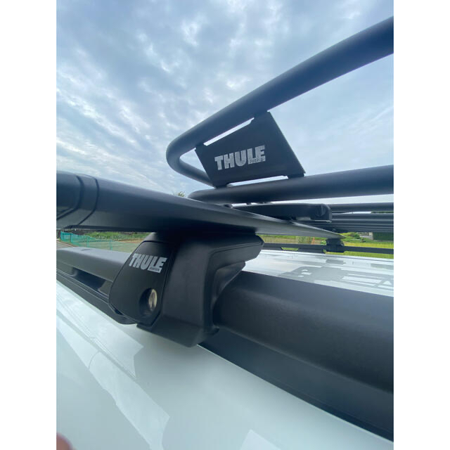 THULE(スーリー)のTHULE ルーフラック(TH859XT) ×ベースキャリアセット 自動車/バイクの自動車(車種別パーツ)の商品写真