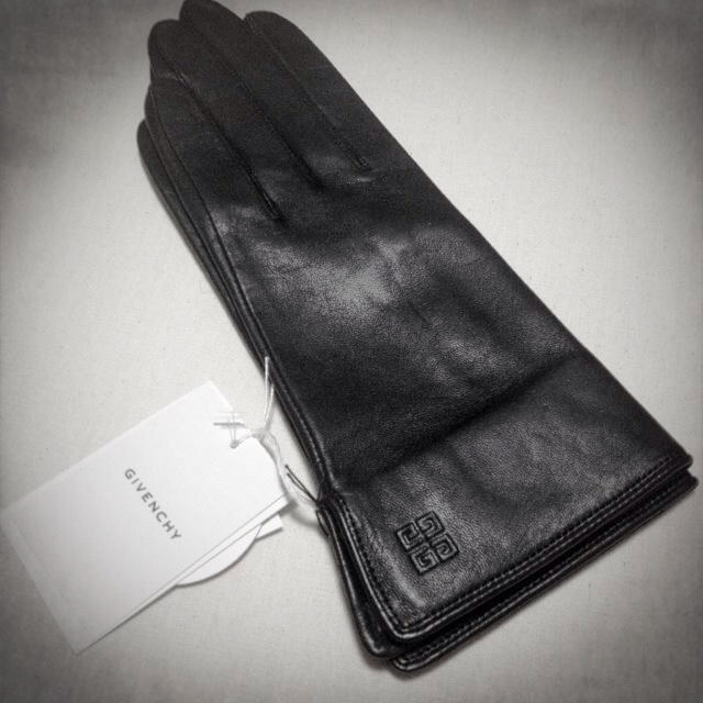 ジバンシイ GIVENCHY - ジバンシー高級レザーグローブ01の通販 by 断捨