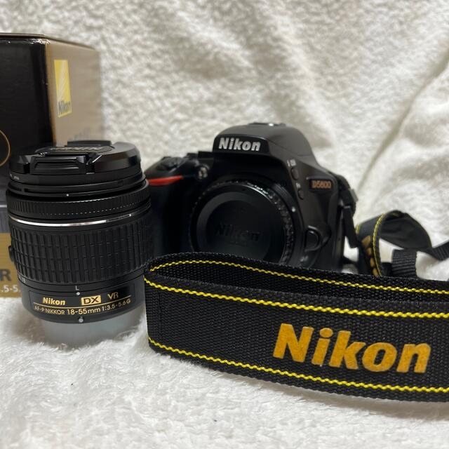 美品 ニコン Nikon D5600 18-55 VR レンズキット