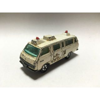 tomica No.56.57 TOYOTA HIACE COMMUTER (ミニカー)