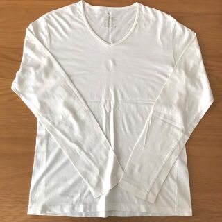 ムジルシリョウヒン(MUJI (無印良品))の無印良品　ロンT 長袖シャツ　Vネック　オフホワイト(Tシャツ/カットソー(七分/長袖))