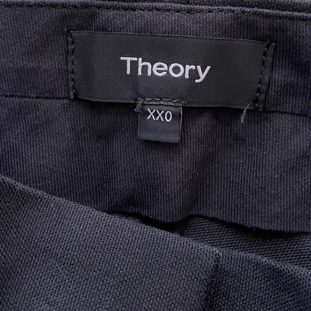 theory(セオリー)の【専用】セオリー　定番❗️テーパードパンツ(XX0) レディースのパンツ(クロップドパンツ)の商品写真