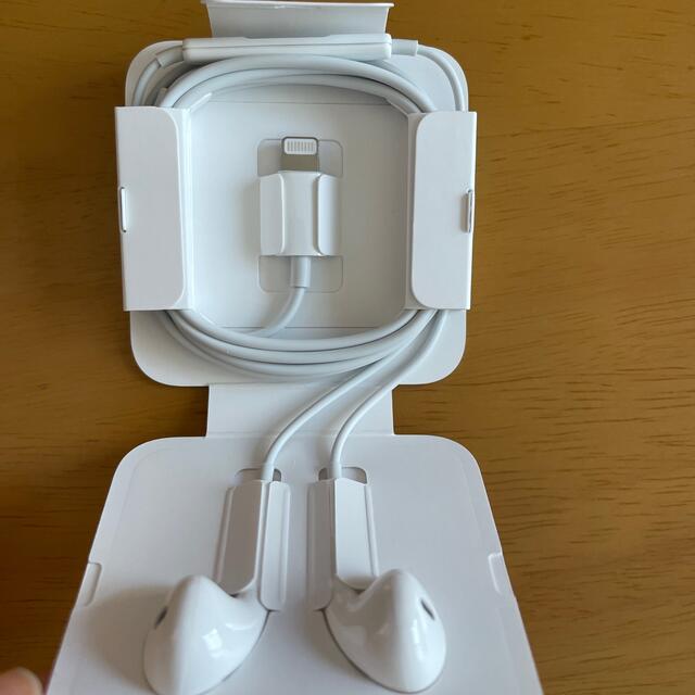 Apple(アップル)のiPhone 純正イヤホン スマホ/家電/カメラのオーディオ機器(ヘッドフォン/イヤフォン)の商品写真