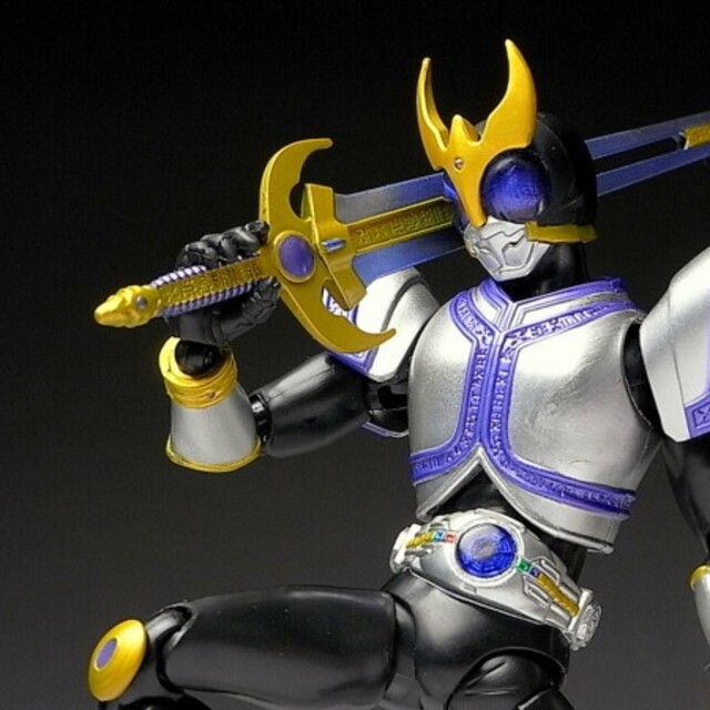 S.H.Figuarts (真骨彫製法) 仮面ライダークウガ タイタンフォーム