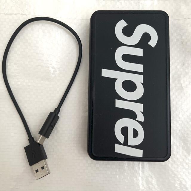 Supreme(シュプリーム)のSupreme モバイルバッテリー　ワイヤレス スマホ/家電/カメラのスマートフォン/携帯電話(バッテリー/充電器)の商品写真