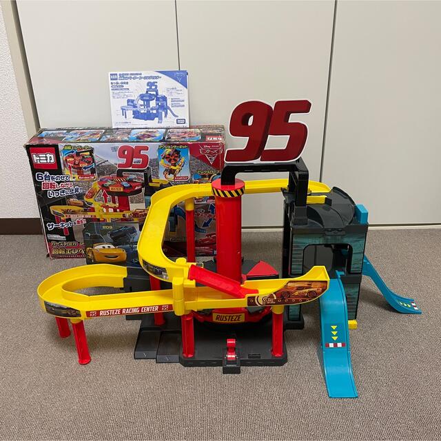 在庫処分・数量限定 【値下げ】トミカ カーズトミカ アクションコース