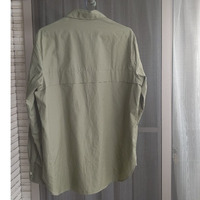 FRED PERRY(フレッドペリー)のフレッドペリーカーキ色長袖シャツ メンズのトップス(シャツ)の商品写真