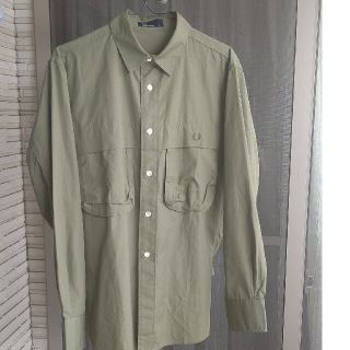 フレッドペリー(FRED PERRY)のフレッドペリーカーキ色長袖シャツ(シャツ)