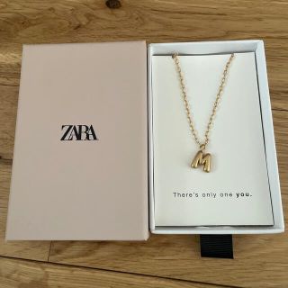 ザラ(ZARA)のZara イニシャルネックレス　M 未使用(ネックレス)