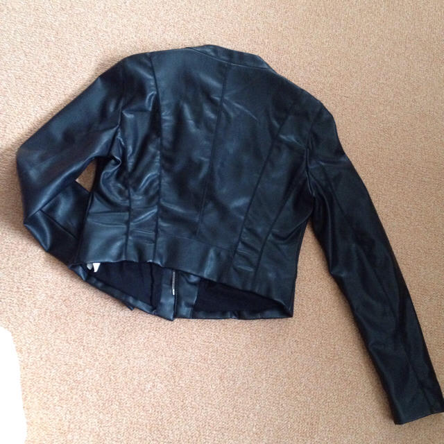 ZARA(ザラ)の美品！ レザー 黒 ノーカラー ジャケット レディースのジャケット/アウター(ライダースジャケット)の商品写真