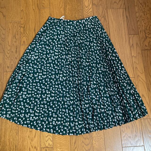 MACKINTOSH PHILOSOPHY(マッキントッシュフィロソフィー)の緑に花柄映えのスカート　最終 レディースのスカート(ロングスカート)の商品写真