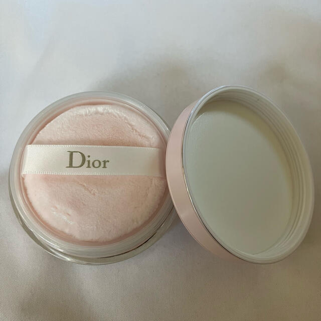 Dior(ディオール)のミスディオールブルーミングボディパウダー16g コスメ/美容のボディケア(ボディパウダー)の商品写真