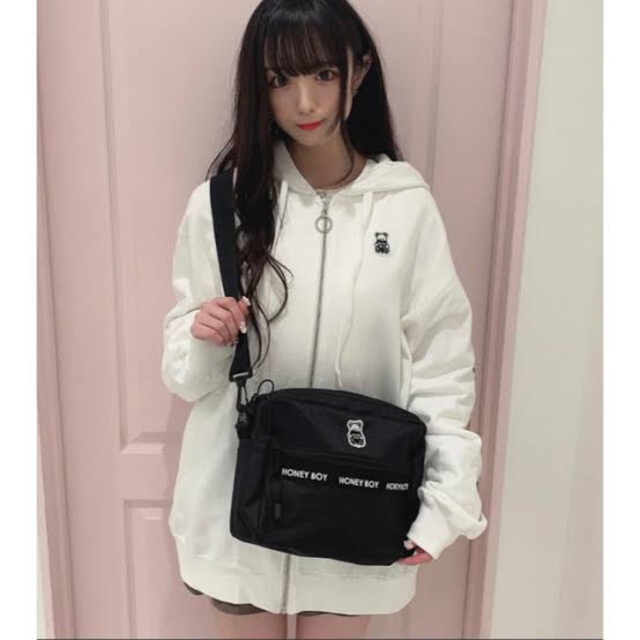 Honey Cinnamon(ハニーシナモン)のHoney cinnamon リュックとショルダーバッグ2点セット売り(送料込み レディースのバッグ(リュック/バックパック)の商品写真