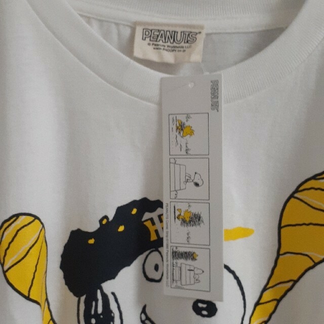 阪神タイガース(ハンシンタイガース)の【即日発送/未使用品】SNOOPY×阪神タイガース　コラボTシャツ　サイズS メンズのトップス(Tシャツ/カットソー(半袖/袖なし))の商品写真