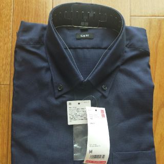 ユニクロ(UNIQLO)の【新品・未使用品】ユニクロドライイージーケアスリムフィッシャツ半袖　ネイビー(シャツ)