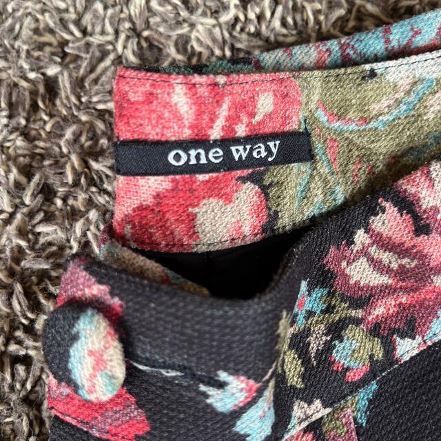 one*way(ワンウェイ)の花柄ショートパンツ／one way レディースのパンツ(ショートパンツ)の商品写真