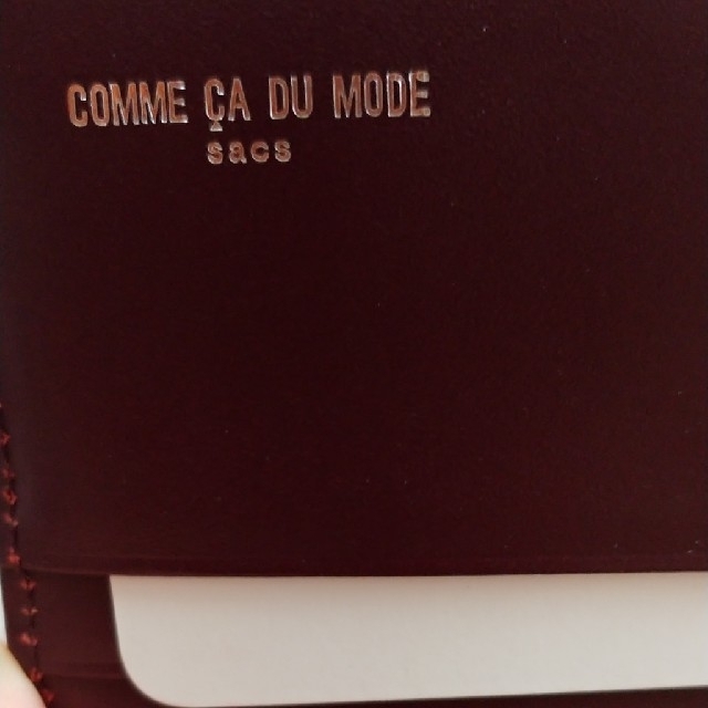 COMME CA DU MODE(コムサデモード)のゆうな様　未使用COMME CA DU MODE二つ折り財布赤茶 レディースのファッション小物(財布)の商品写真