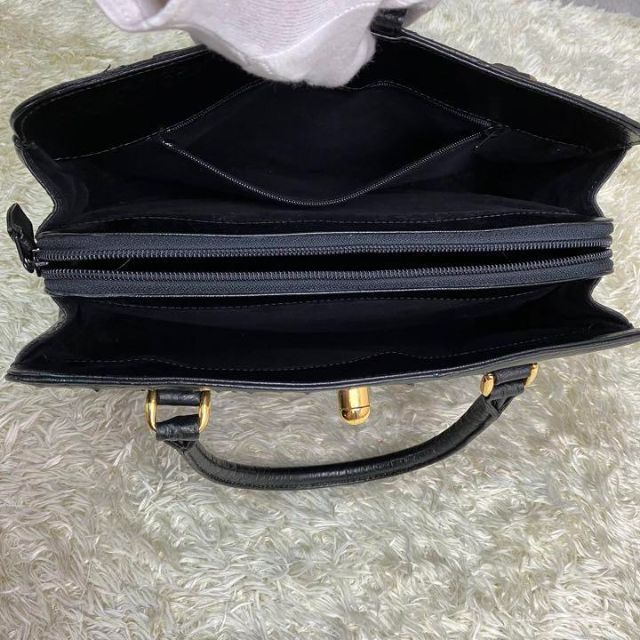 [美品] オーストリッチ　ハンドバッグ　フォーマルバッグ　ターンロック　ブラック レディースのバッグ(ハンドバッグ)の商品写真
