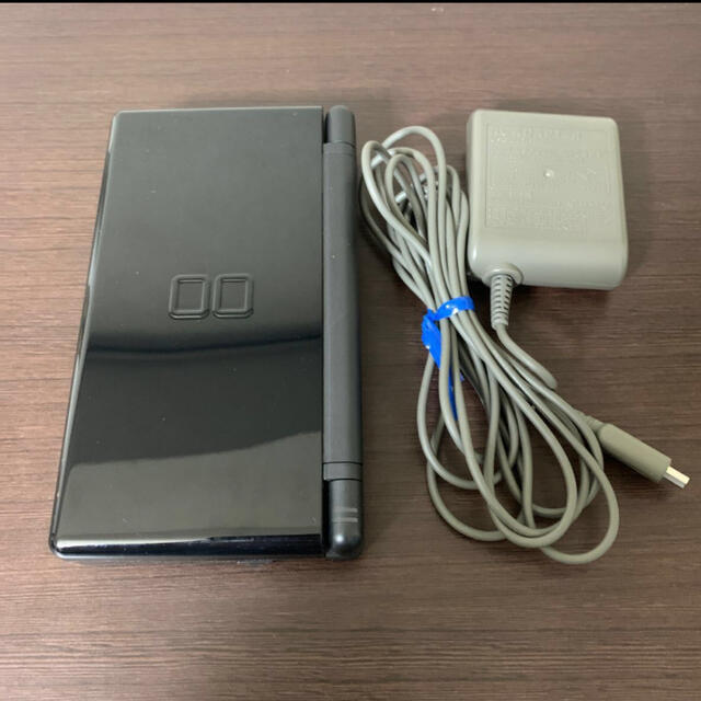 ニンテンドーDS(ニンテンドーDS)の【美品】Nintendo DS lite ジェットブラック　充電器付き エンタメ/ホビーのゲームソフト/ゲーム機本体(携帯用ゲーム機本体)の商品写真