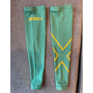 ツータイムズユー(2XU)の2XU アームスリーブ  グリーン(その他)