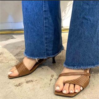 アメリヴィンテージ(Ameri VINTAGE)のASYMMETRY THONG SANDAL(サンダル)