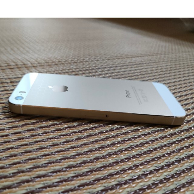 iPhone(アイフォーン)のiphone5s 16GB ゴールド スマホ/家電/カメラのスマートフォン/携帯電話(スマートフォン本体)の商品写真